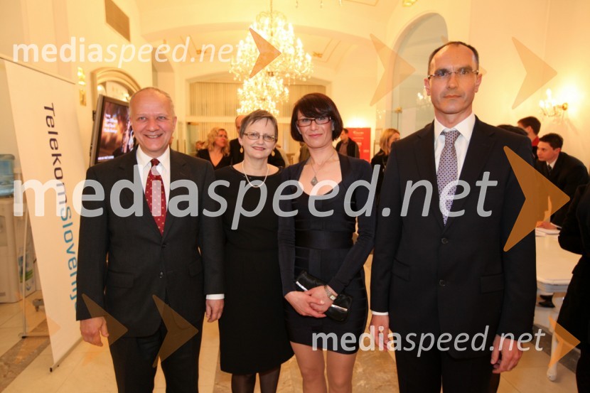 Joseph Adamo Mussomeli, veleposlanik Združenih držav Amerike v Sloveniji, soproga Sharon, Andreja Iljaš, direktorica Hiše idej in 	Marko Boštjančič, član uprave Telekom SlovenijePrenos opere Traviata iz Metropolitanske opere v New Yorku