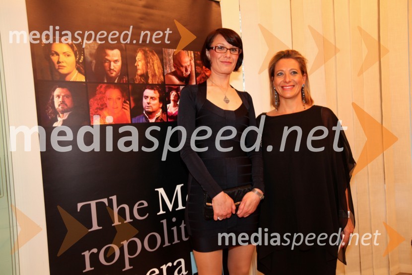 Andreja Iljaš, direktorica Hiše idej in Maria Anselmi, generalna direktorica družbe BisnodePrenos opere Traviata iz Metropolitanske opere v New Yorku