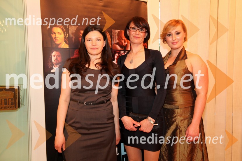 Saša Schwarz, vodja posebnih projektov Hiša idej, Andreja Iljaš, direktorica Hiše idej in Helena Ajdnik, voditeljicaPrenos opere Traviata iz Metropolitanske opere v New Yorku