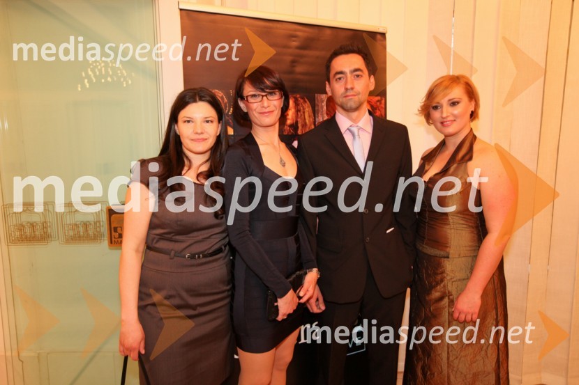 Saša Schwarz, vodja posebnih projektov Hiša idej, Andreja Iljaš, direktorica Hiše idej, Andrej Holcman glavni vodja produkcije Hiše idej in Helena Ajdnik, voditeljicaPrenos opere Traviata iz Metropolitanske opere v New Yorku