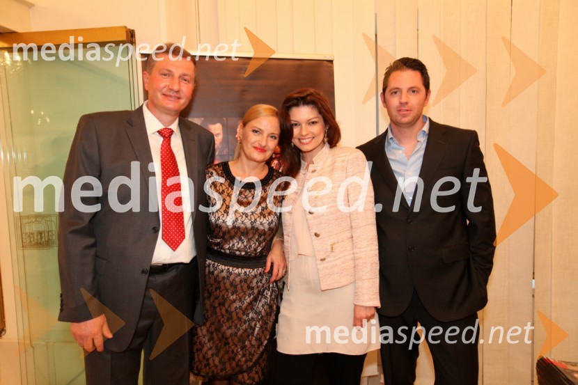 Prof. dr. Drago Sever, njegova soproga Ingrid Sever, ... in ...Prenos opere Traviata iz Metropolitanske opere v New Yorku