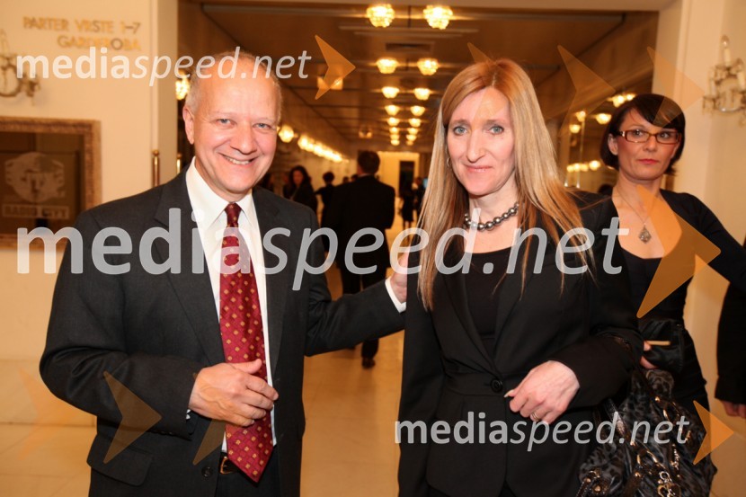 Joseph Adamo Mussomeli, veleposlanik Združenih držav Amerike v Sloveniji in Vida Dolenc Pogačnik, Ameriška gospodarska zbornica (AmCham)Prenos opere Traviata iz Metropolitanske opere v New Yorku