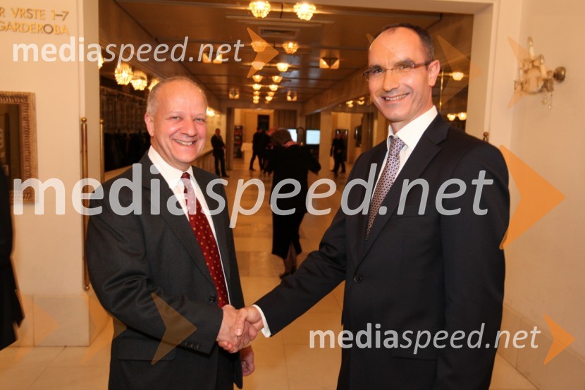 Joseph Adamo Mussomeli, veleposlanik Združenih držav Amerike v Sloveniji in 	Marko Boštjančič, član uprave Telekom SlovenijePrenos opere Traviata iz Metropolitanske opere v New Yorku