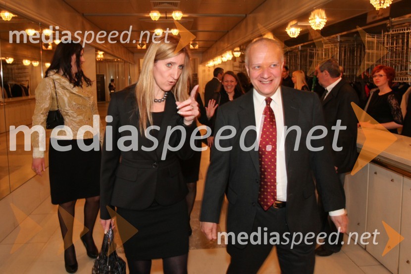 Vida Dolenc Pogačnik, Ameriška gospodarska zbornica (AmCham) in Joseph Adamo Mussomeli, veleposlanik Združenih držav Amerike v SlovenijiPrenos opere Traviata iz Metropolitanske opere v New Yorku