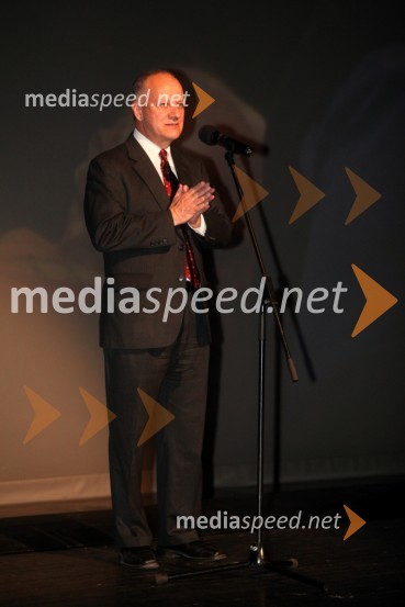 Joseph Adamo Mussomeli, veleposlanik Združenih držav Amerike v SlovenijiPrenos opere Traviata iz Metropolitanske opere v New Yorku