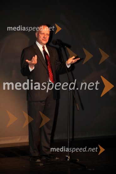 Joseph Adamo Mussomeli, veleposlanik Združenih držav Amerike v SlovenijiPrenos opere Traviata iz Metropolitanske opere v New Yorku