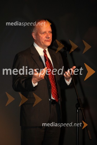 Joseph Adamo Mussomeli, veleposlanik Združenih držav Amerike v SlovenijiPrenos opere Traviata iz Metropolitanske opere v New Yorku