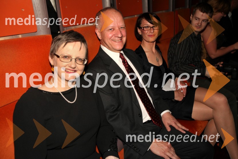 Sharon Mussomeli, soprog Joseph Adamo Mussomeli, veleposlanik Združenih držav Amerike v Sloveniji in  Andreja Iljaš, direktorica Hiše idejPrenos opere Traviata iz Metropolitanske opere v New Yorku