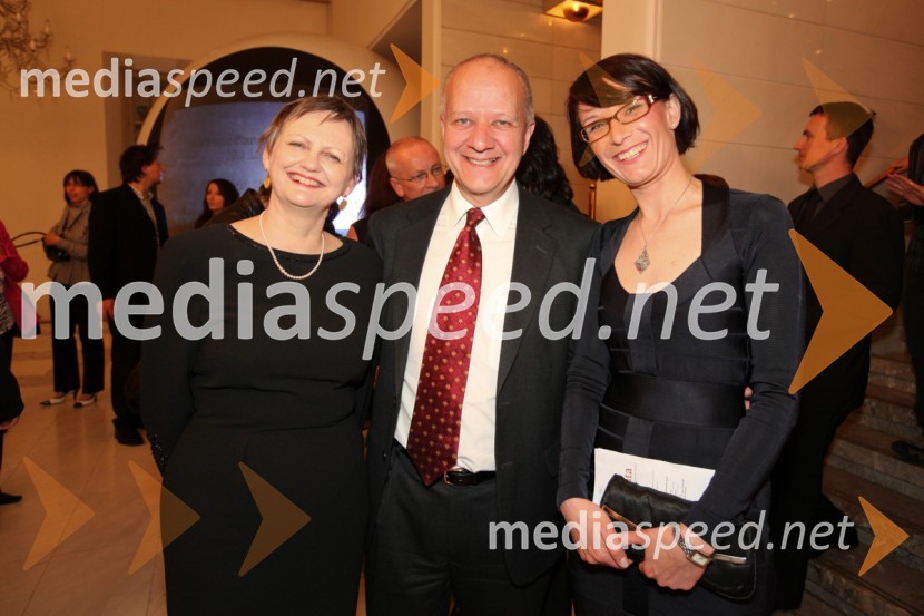 Sharon Mussomeli, soprog Joseph Adamo Mussomeli, veleposlanik Združenih držav Amerike v Sloveniji in Andreja Iljaš, direktorica Hiše idejPrenos opere Traviata iz Metropolitanske opere v New Yorku