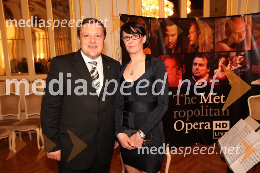Božo Emeršič, predsednik uprave Grawe Zavarovalnice d.d. in 	Andreja Iljaš, direktorica Hiše idejPrenos opere Traviata iz Metropolitanske opere v New Yorku