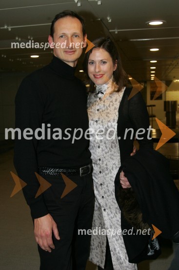 Jurij Krpan, režiser prireditve in njegovo dekle Nika, oblikovalkaGazela 2006, finale