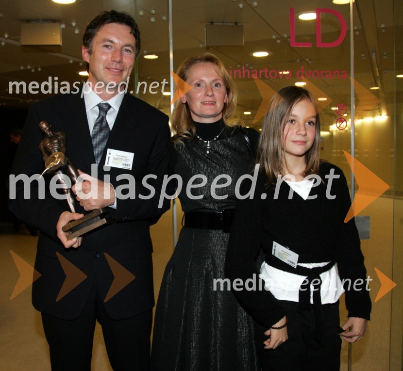 Stane Plaskan, direktor podjetja Dat-Con - dobitnik priznanja Zlata Gazela 2006, Breda, njegova žena in Sara, hčerka
Gazela 2006, finale
