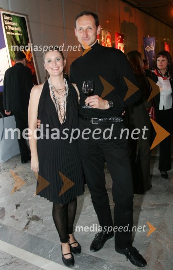 Bernarda Žarn, televizijska voditeljica in Jurij Krpan, režiser prireditveGazela 2006, finale