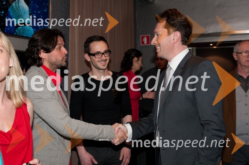 	Peter Sotošek Štular, v.d. direktorja SNG Drama in Gregor Virant, predsednik Državnega zboraRdeča, premiera v SNG Drama Ljubljana