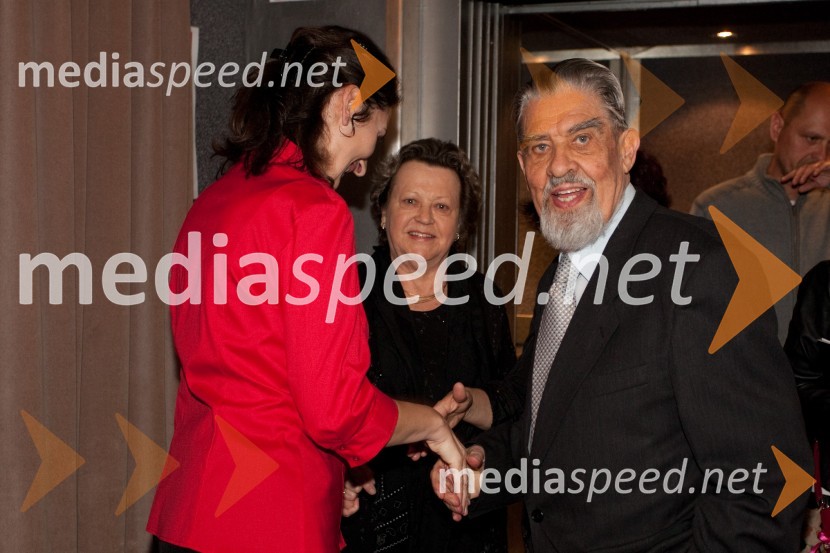 Ema Peruš, vodja abonmajev v SNG Drama Ljubljana, Veronika Zlobec in soprog Ciril Zlobec, literatRdeča, premiera v SNG Drama Ljubljana