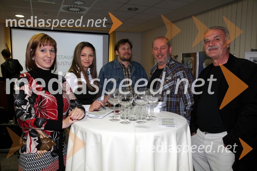 Romana Rožman, Slovenski svet ustvarjalnosti, Alenka Šurlan, voditeljica prireditve, Aleksander  Cepuš, pesnik in kitarist, Rajko Ferk, slikar ter Branko Počkar, slikarSlovenski svet ustvarjalnosti, otvoritev razstave portretov znanih Slovencev