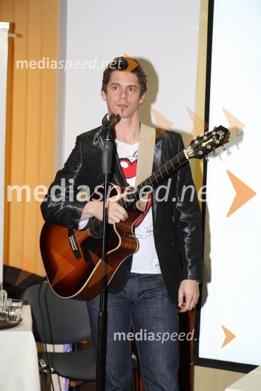 Boštjan Bračič, pevec in radijski moderator	Slovenski svet ustvarjalnosti, otvoritev razstave portretov znanih Slovencev