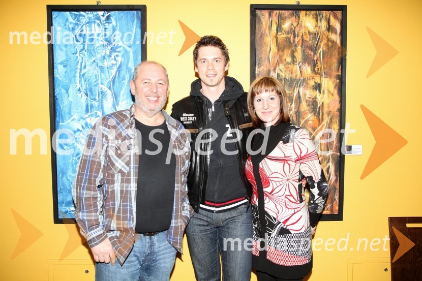 Rajko Ferk, slikar, Boštjan Bračič, pevec in radijski moderator ter Romana Rožman, predsednica Slovenskega sveta ustvarjalnostiSlovenski svet ustvarjalnosti, otvoritev razstave portretov znanih Slovencev