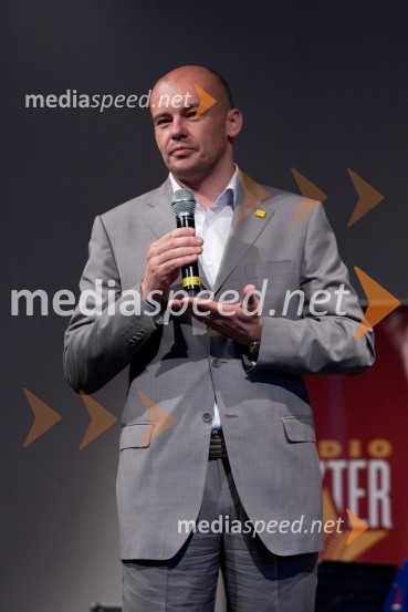 	Robert Štaba, predsednik Zavoda varna potPozor, visoke petke, dobrodelna dražba čevljev znanih Slovenk