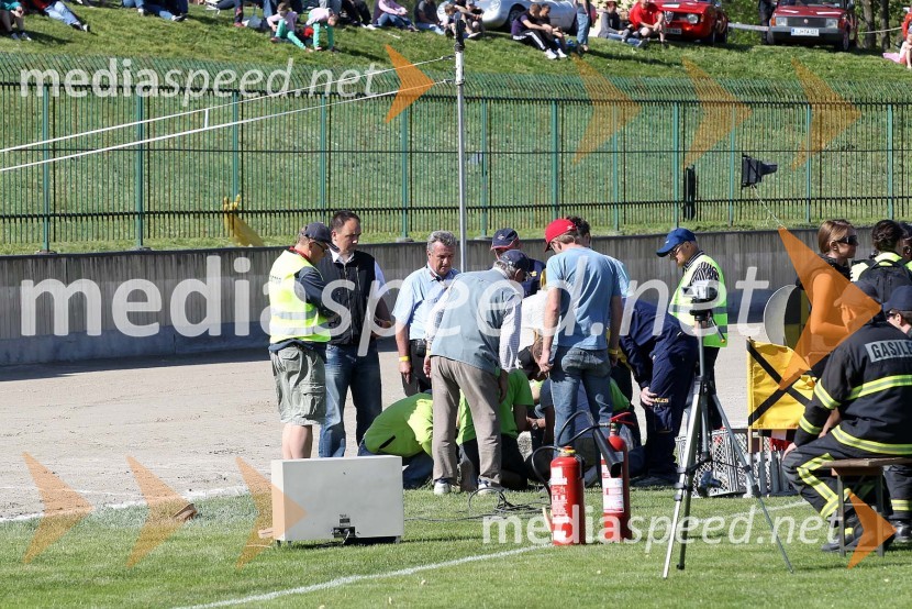 Tomaž Požrl, direktor dirke, Janez Tomažič, pomočnik direktorja dirke; težave s startnimi vratiSpeedway World Cup 2012, kvalifikacije, 2. dirka