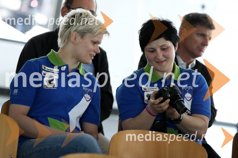 Urška Žolnir, judoistka in Lucija Polavder, judoistkaNovinarski klub z OKS in Porsche Slovenija