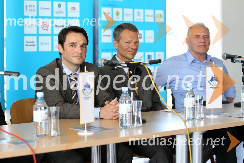 Danilo Ferjančič, generalni direktor Porsche Slovenija d.o.o., Tone Jagodic, generalni sekretar Olimpijskega komiteja Slovenije, Jože OkorenNovinarski klub z OKS in Porsche Slovenija