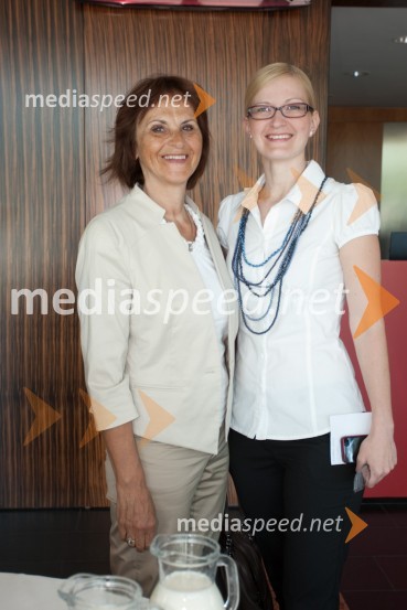 Andreja Kračun, predsednica dobrodelnega združenja Koraki za korakce in Karolina Marolt, SpemLSPR: Vsak je svojega nastopa krojač