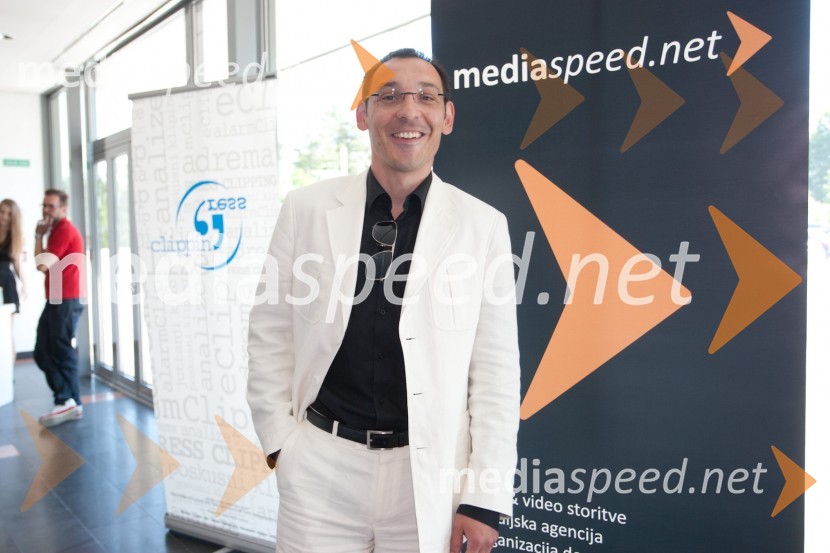 Tadej Toš, igralecLSPR: Vsak je svojega nastopa krojač