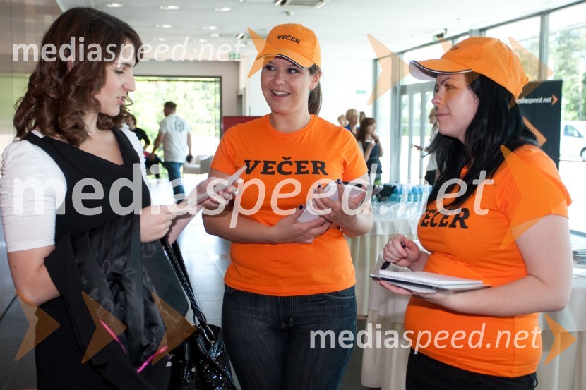 Maruša Kobal, RTV Slovenija in Večerovi hostesiLSPR: Vsak je svojega nastopa krojač