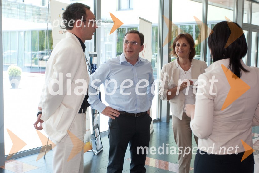 Tadej Toš, Tomaž Mihelin Ritlop, SPEM; Andreja Kračun, KOraki za korakce in Gordana Drecun Mithans, direktorica SPEMLSPR: Vsak je svojega nastopa krojač