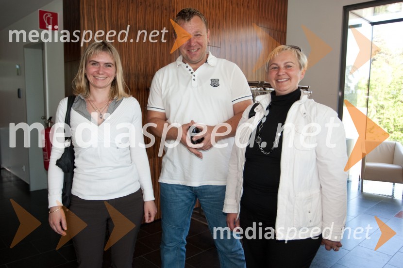 ..., ... in Helena Strmec, Telekom SlovenijeLSPR: Vsak je svojega nastopa krojač