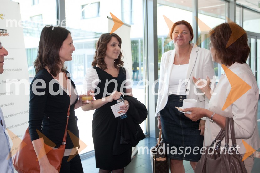 Mojca Hribar, Mladinska knjiga; Maruša Kobal, RTV Slovenija; Tatjana Novak, Press Clipping in Andreja Kračun, Koraki za korakceLSPR: Vsak je svojega nastopa krojač