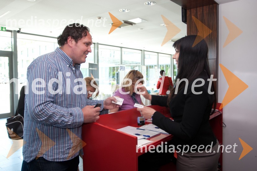 Janez Dular, Marketing Magazin in Nina Pozeb, SPEMLSPR: Vsak je svojega nastopa krojač