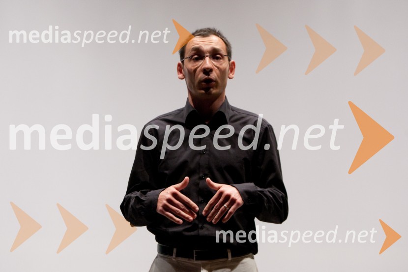 Tadej Toš, igralecLSPR: Vsak je svojega nastopa krojač