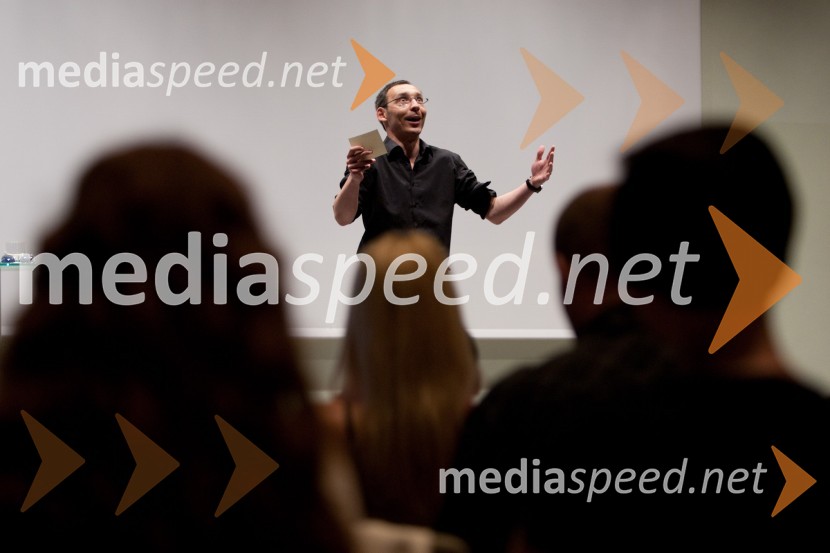 Tadej Toš, igralecLSPR: Vsak je svojega nastopa krojač