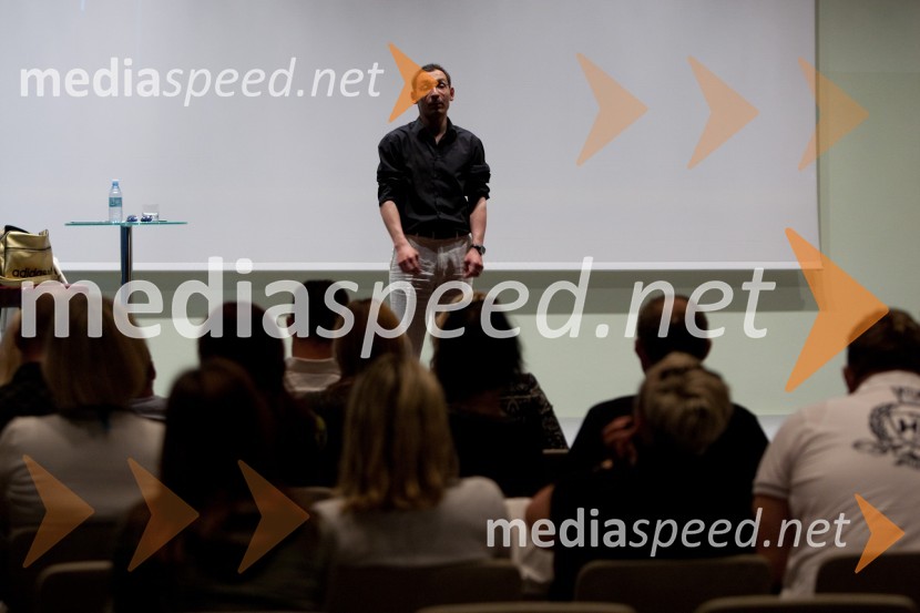 Tadej Toš, igralecLSPR: Vsak je svojega nastopa krojač