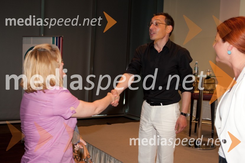 Henela Koščica, Press Clipping Hrvaška, Tadej Toš, igralec in Tatjana Novak, Press ClippingLSPR: Vsak je svojega nastopa krojač