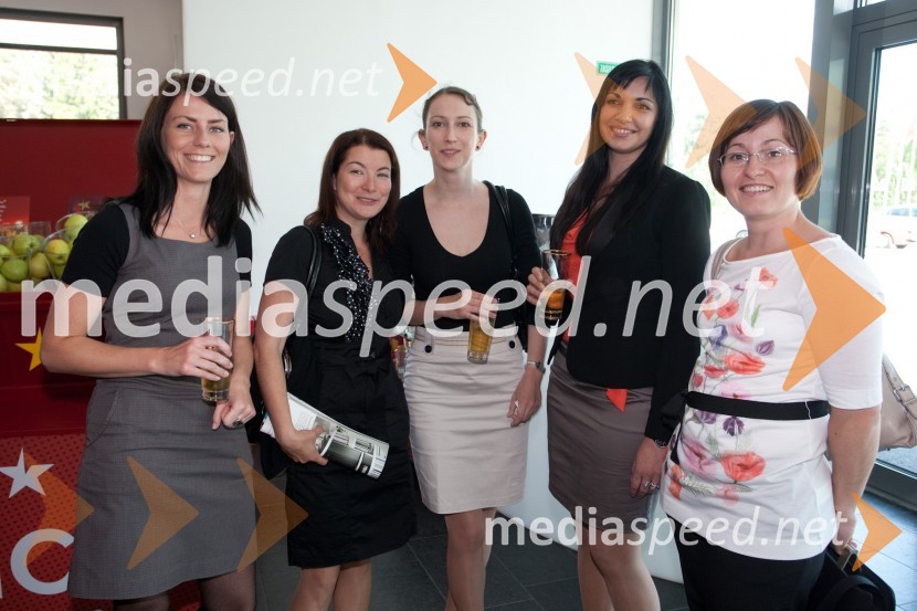 SPEM-ovke: Mateja Bečela, Maja Lončar, Urška Korošec, Nina Pozeb in Simona PrahLSPR: Vsak je svojega nastopa krojač