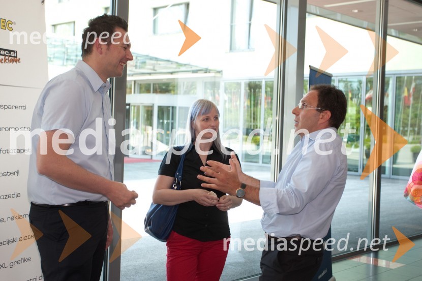 Peter Cokan in Vanja Jus, Izobraževalno razvojni zavod Univerzum Minerva in Tomaž Mihelin Ritlop, SPEMLSPR: Vsak je svojega nastopa krojač