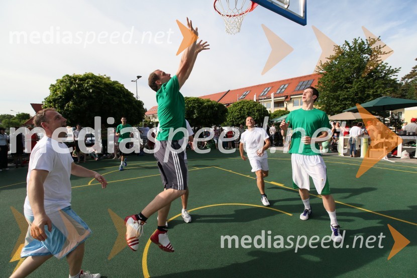 ..., Mitja Dragšič, nekdanji alpski smučar ter lastnik biljardnice Martinela in Fan placa Geli, Jure Košir, nekdanji smučar in ...Fan plac Geli, otvoritev športnega in rekreacijskega objekta
