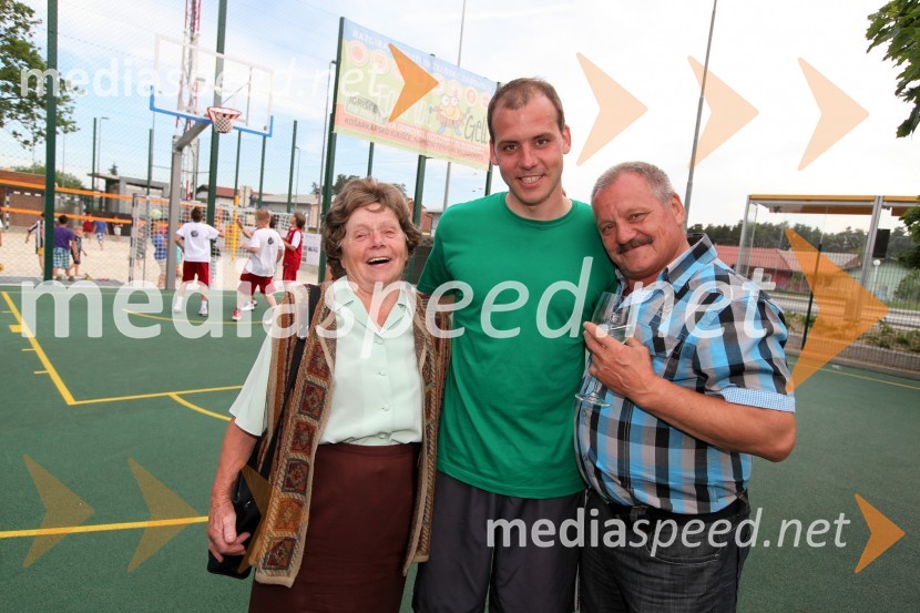 ..., Mitja Dragšič, nekdanji alpski smučar ter lastnik biljardnice Martinela in Fan placa Geli ter ...Fan plac Geli, otvoritev športnega in rekreacijskega objekta