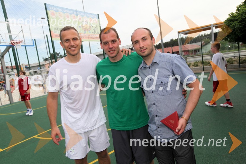 Jure Košir, nekdanji smučar, Mitja Dragšič, nekdanji alpski smučar ter lastnik biljardnice Martinela in Fan placa Geli ter Gregor Zafošnik, namiznotenisačFan plac Geli, otvoritev športnega in rekreacijskega objekta