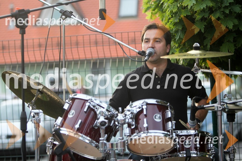 Tim Ribič, tenorist in član NjubendFan plac Geli, otvoritev športnega in rekreacijskega objekta