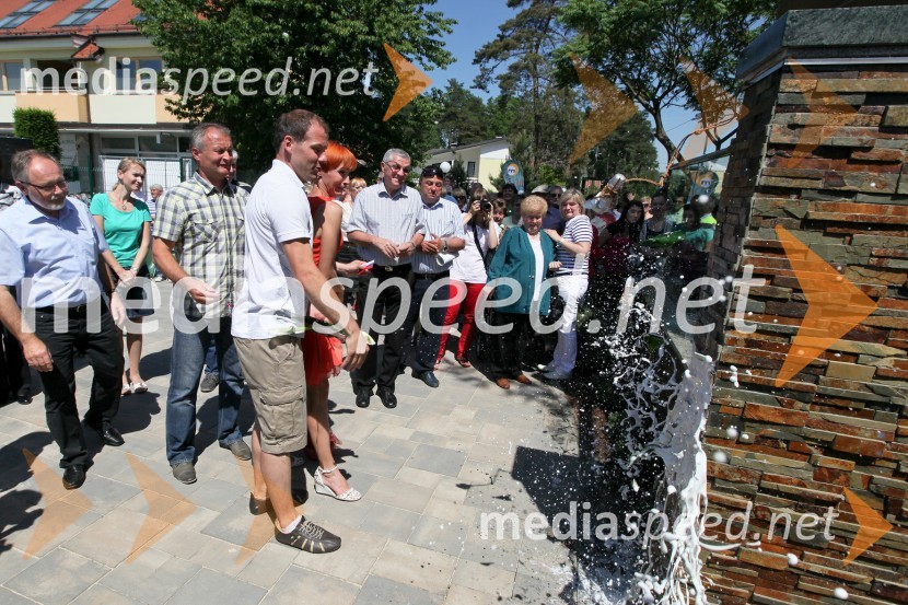 	
 	Mitja Dragšič in Eva Lepej Dragšič, lastnika biljardnice Martinela in Fan placa GeliFan plac Geli, otvoritev športnega in rekreacijskega objekta
