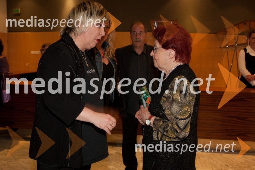 Ira Ratej, umetniška vodja SNG Nova Gorica in Zdenka LovecTantadruj, podelitev nagrad Primorskih gledališč