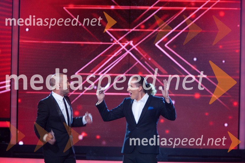 Peter Poles, voditelj in Vid Valič, voditeljX Factor, prva oddaja v živo