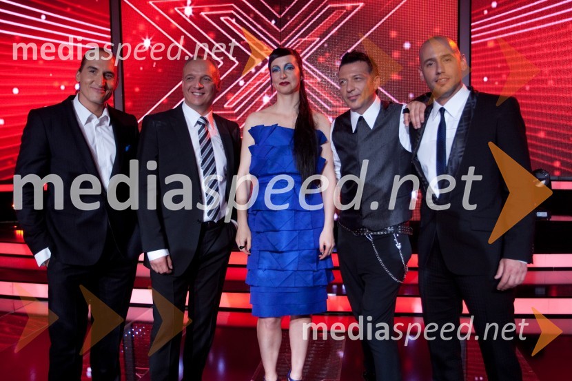 Vid Valič, voditelj, Damjan Damjanovič, član žirije, Jadranka Juras, članica žirije, Aleš Uranjek, član žirije in Peter Poles, voditeljX Factor, prva oddaja v živo