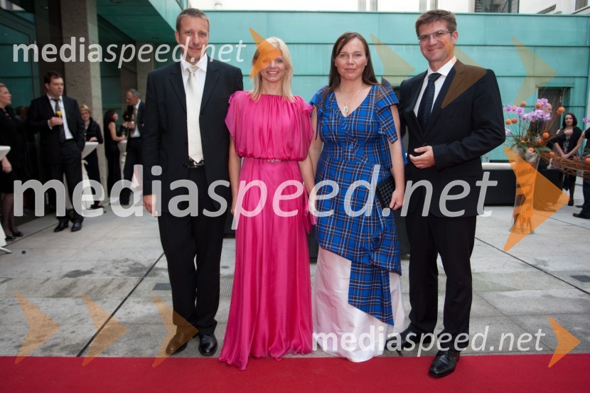Gregor Pilgram, predsednik uprave zavarovalnice Generali, soproga Vesna Hribar Pilgram, Mateja Turk in soprog Dejan Turk, predsednik uprave Simobil d.d.Majski ples Združenja Manager 2012