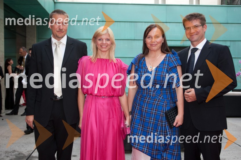 Gregor Pilgram, predsednik uprave zavarovalnice Generali, soproga Vesna Hribar Pilgram, Mateja Turk in soprog Dejan Turk, predsednik uprave Simobil d.d.Majski ples Združenja Manager 2012