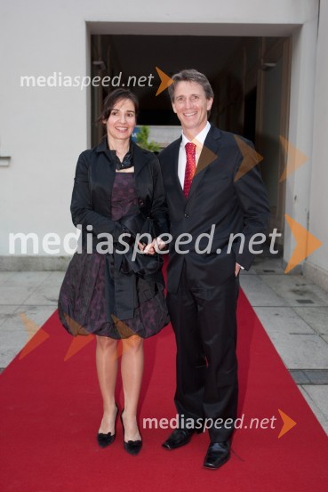 	Jana in soprog Robert Pistotnik, član uprave Sintal koncernMajski ples Združenja Manager 2012